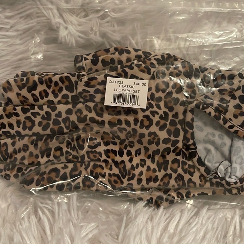 New - Brighton fashionista leopard mask and gloves new set